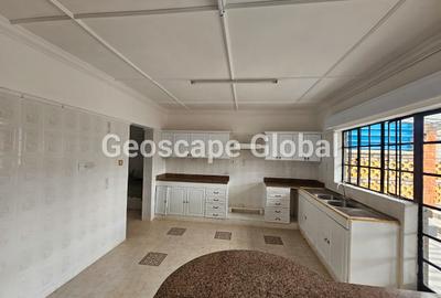 5 Bed Townhouse with En Suite in Spring Valley - 2