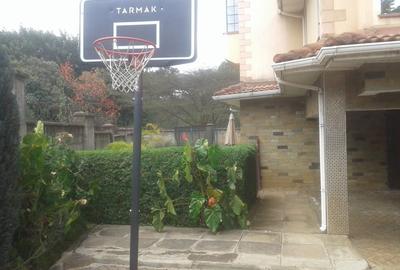 5 Bed Townhouse with En Suite in Lavington