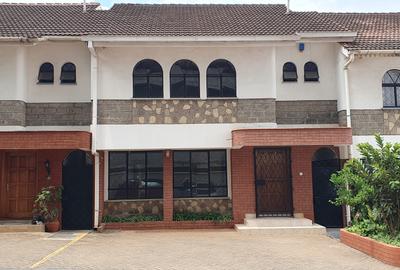 4 Bed House with En Suite at Brookside Gardens