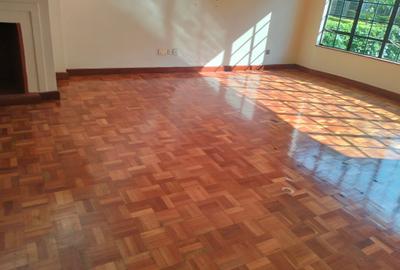 5 Bed Townhouse with En Suite in Lavington - 3