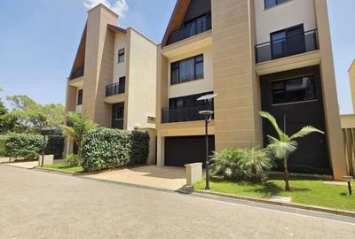 5 Bed Townhouse with En Suite in Lavington