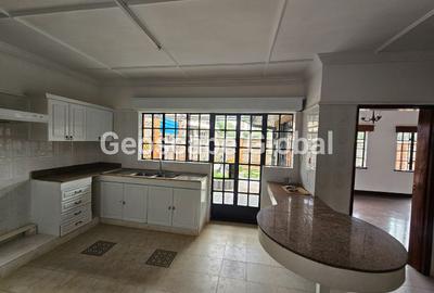 5 Bed House with En Suite in Spring Valley - 4