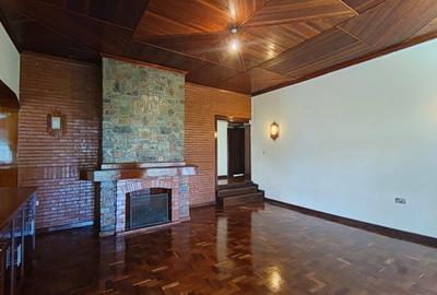 4 Bed House with En Suite in Rosslyn - 2