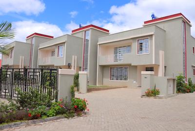 3 Bed Villa with En Suite in Kitengela