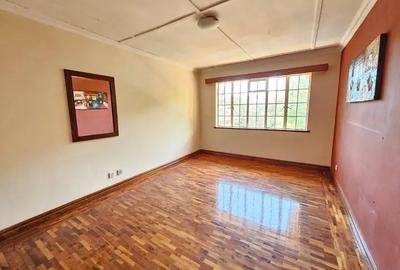 3 Bed Apartment in Riverside - 3