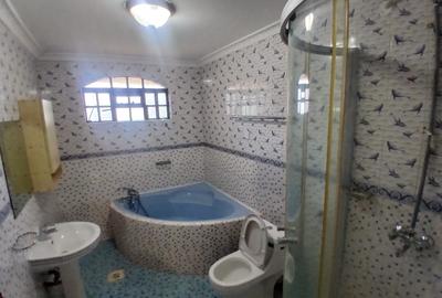 5 Bed Townhouse with En Suite in Runda - 2
