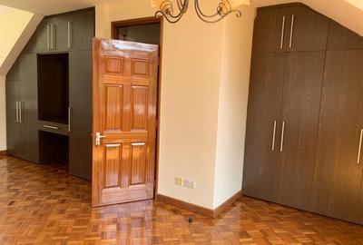 4 Bed Townhouse with En Suite at Lavington