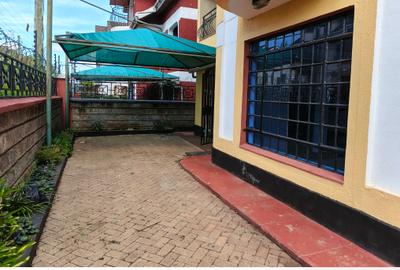 6 Bed House with En Suite at Trinity Petrol Station - 3