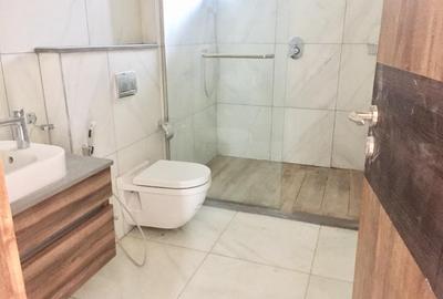 2 Bed Apartment with En Suite in Westlands Area