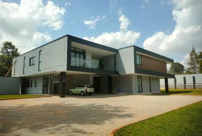 5 Bed Villa with En Suite at Nyari - 2