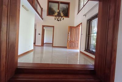 5 Bed House with En Suite in Runda