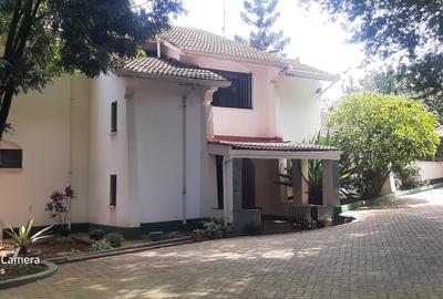 4 Bed House with En Suite in Runda