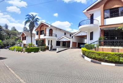 5 Bed Townhouse with En Suite at Elegeyo Marakwet Road - 3