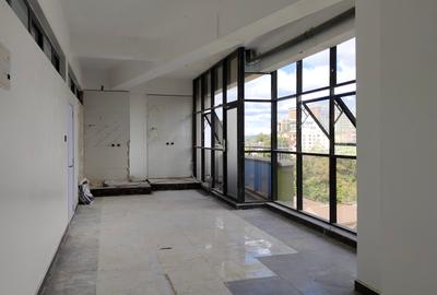 2,720.26 ft² Office with Service Charge Included at Rose Avenue