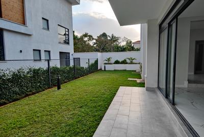 5 Bed Townhouse with En Suite in Lavington
