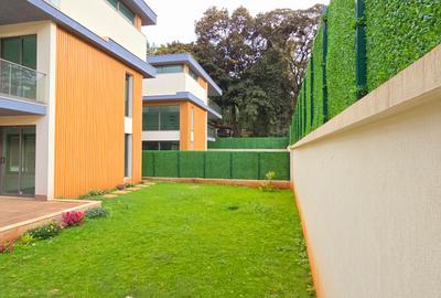 5 Bed Townhouse with En Suite at Lavington Green - 3
