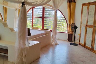 4 Bed Villa with En Suite in Watamu - 3