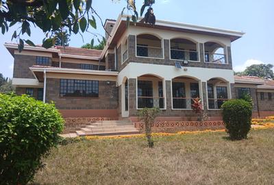 5 Bed Villa with En Suite in Runda