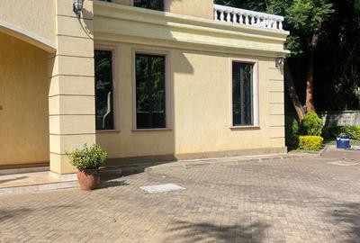 5 Bed House with En Suite in Gigiri