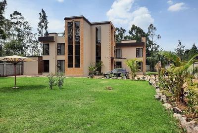 5 Bed Townhouse with En Suite at Karen Hardy Area