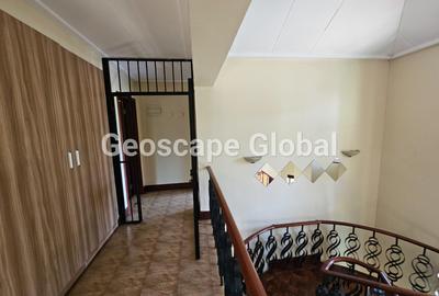 5 Bed House with En Suite in Runda