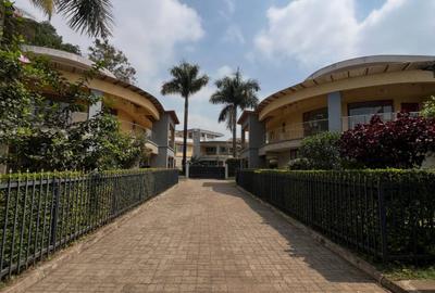 5 Bed Townhouse with En Suite in Lavington - 3