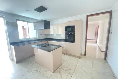 Serviced 4 Bed Apartment with En Suite in Riverside