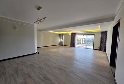 3 Bed Apartment with En Suite in Riverside - 3