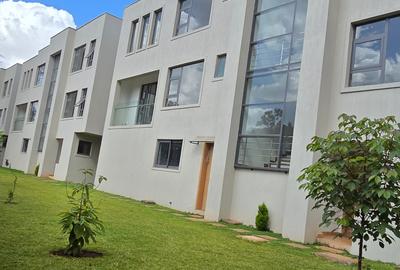 6 Bed Townhouse with En Suite at Lavington Green - 3
