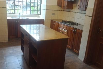 4 Bed Townhouse with En Suite in Westlands Area