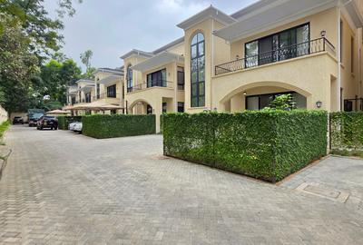 5 Bed Townhouse with En Suite at Lavington Green - 3