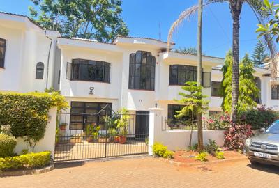 5 Bed Townhouse with En Suite in Riverside