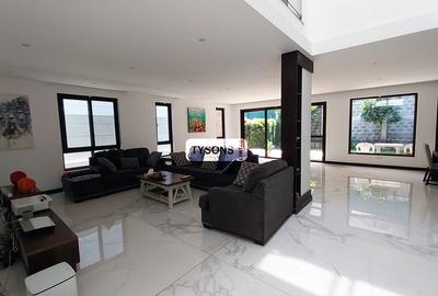 4 Bed Villa with En Suite in Spring Valley - 2