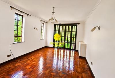4 Bed House with En Suite in Rosslyn - 2