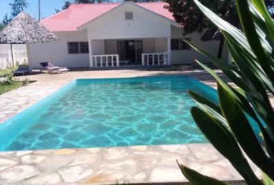 4 Bed House with En Suite at Casuarina - 2