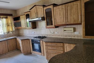 4 Bed Townhouse with En Suite in Brookside - 2