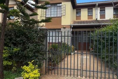 4 Bed House with En Suite in Komarock