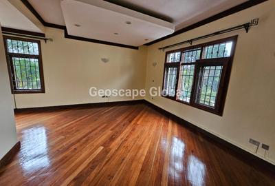 4 Bed House with En Suite in Spring Valley - 2