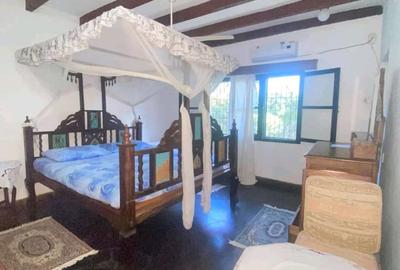 4 Bed Villa with En Suite in Malindi