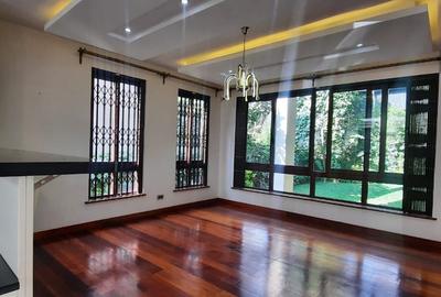 5 Bed Townhouse with En Suite at Lavington - 3