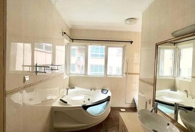 4 Bed Townhouse with En Suite at Riverside Drive - 4