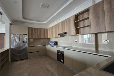 3 Bed Apartment with En Suite at Brookside - 4