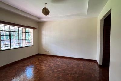 5 Bed Villa with En Suite in Runda - 3