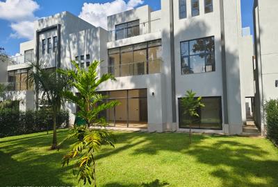 5 Bed Townhouse with En Suite at Lavington Green