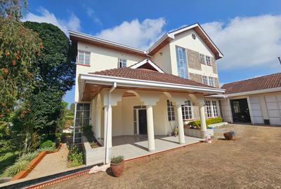 5 Bed House with En Suite in Runda