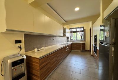 Serviced 2 Bed Apartment with En Suite in Spring Valley - 4