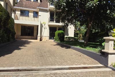 5 Bed Townhouse with En Suite in Lavington