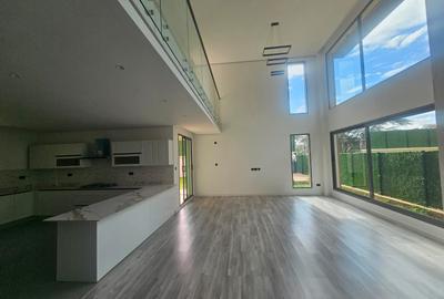 5 Bed House with En Suite in Lavington - 3