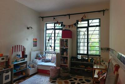5 Bed Townhouse with En Suite in Spring Valley