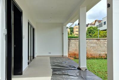 4 Bed House with En Suite in Brookside - 2